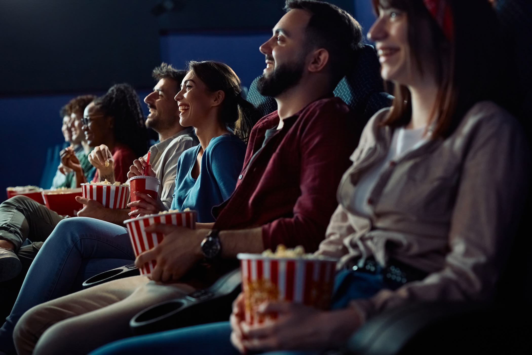 Oglądanie filmu w kinie