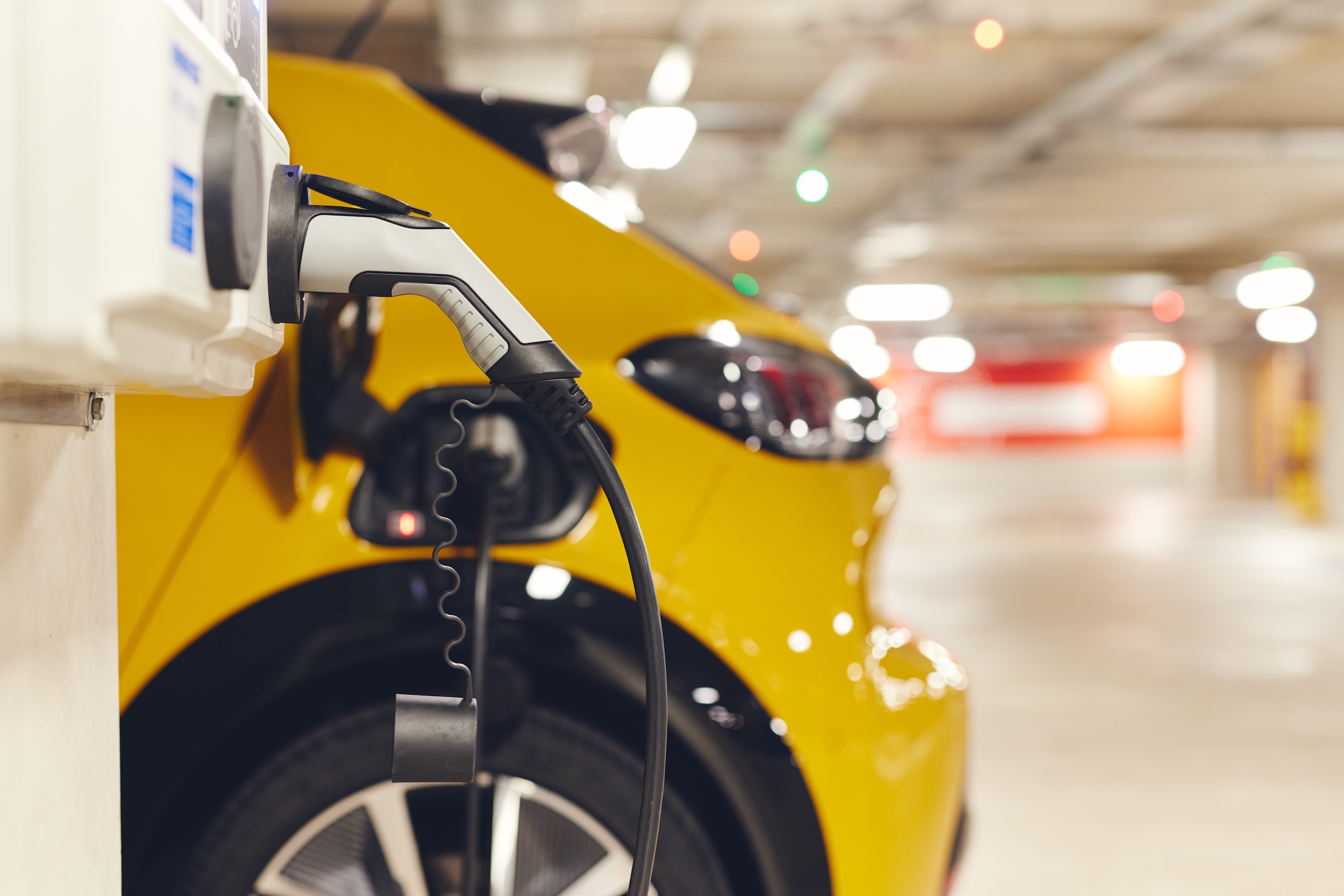 Ładowanie samochodu elektrycznego