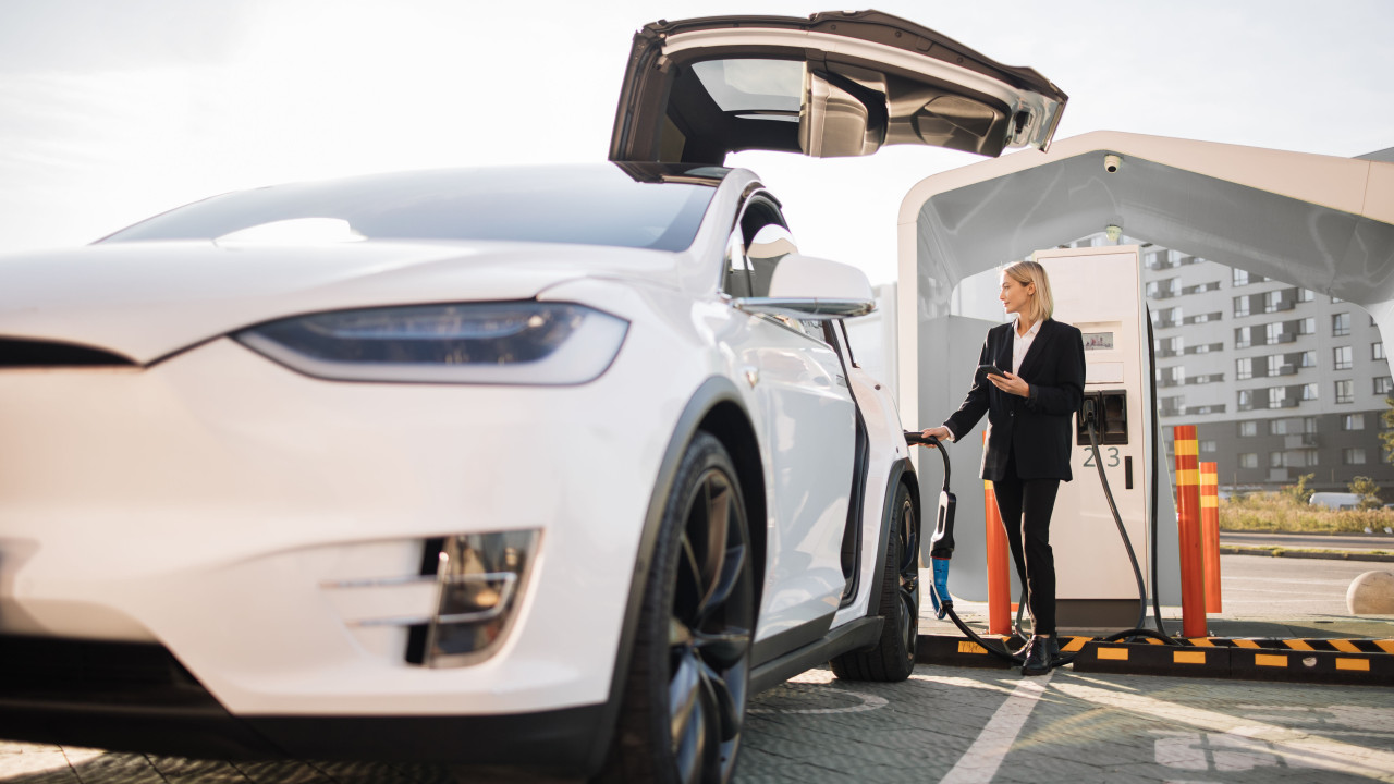 Gdyby nie ten trik, Tesla byłaby na minusie. I to głęboko