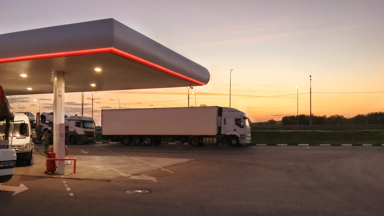 Kierowcy przecierają oczy przy dystrybutorach. Rabat nawet 50 gr/l