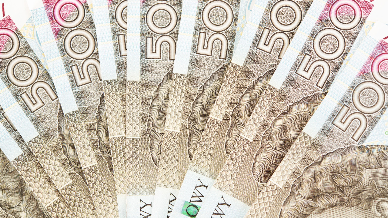Radość z niższych rat może się szybko skończyć. Oto skutki, o których nikt głośno nie mówi 