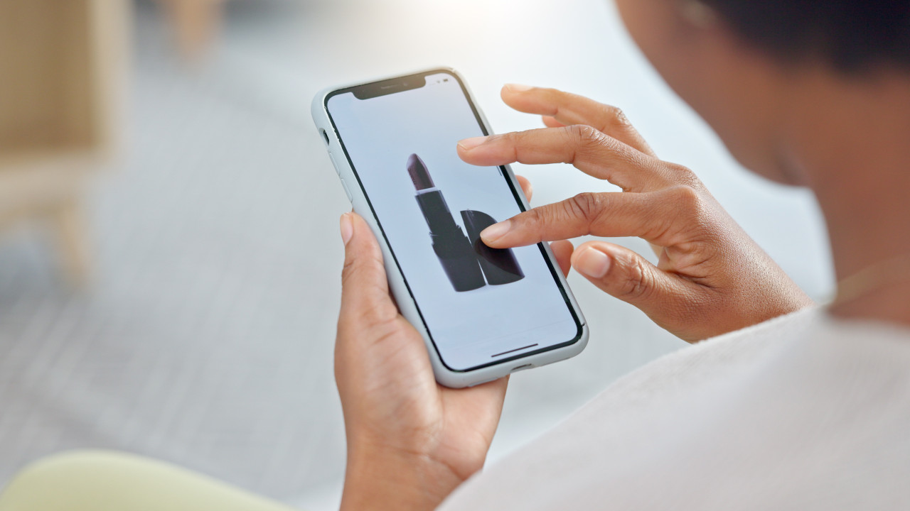 Nowy iPhone zaskakuje wagą i grubością. Ale jest coś, o czym Apple wolałoby nie mówić 