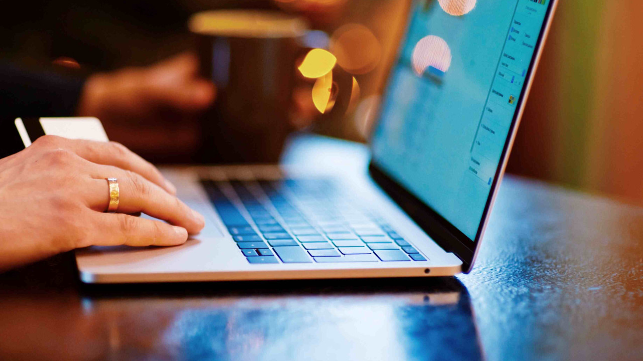 Recenzja Microsoft Surface Laptop 15: Imponujący, ale pełen sprzeczności