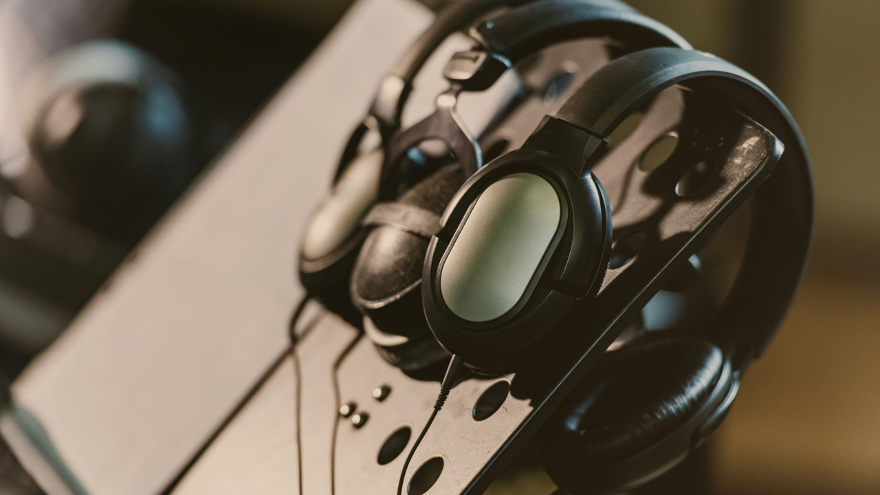 Niewidzialne zagrożenie słuchawek: co odkryli naukowcy?