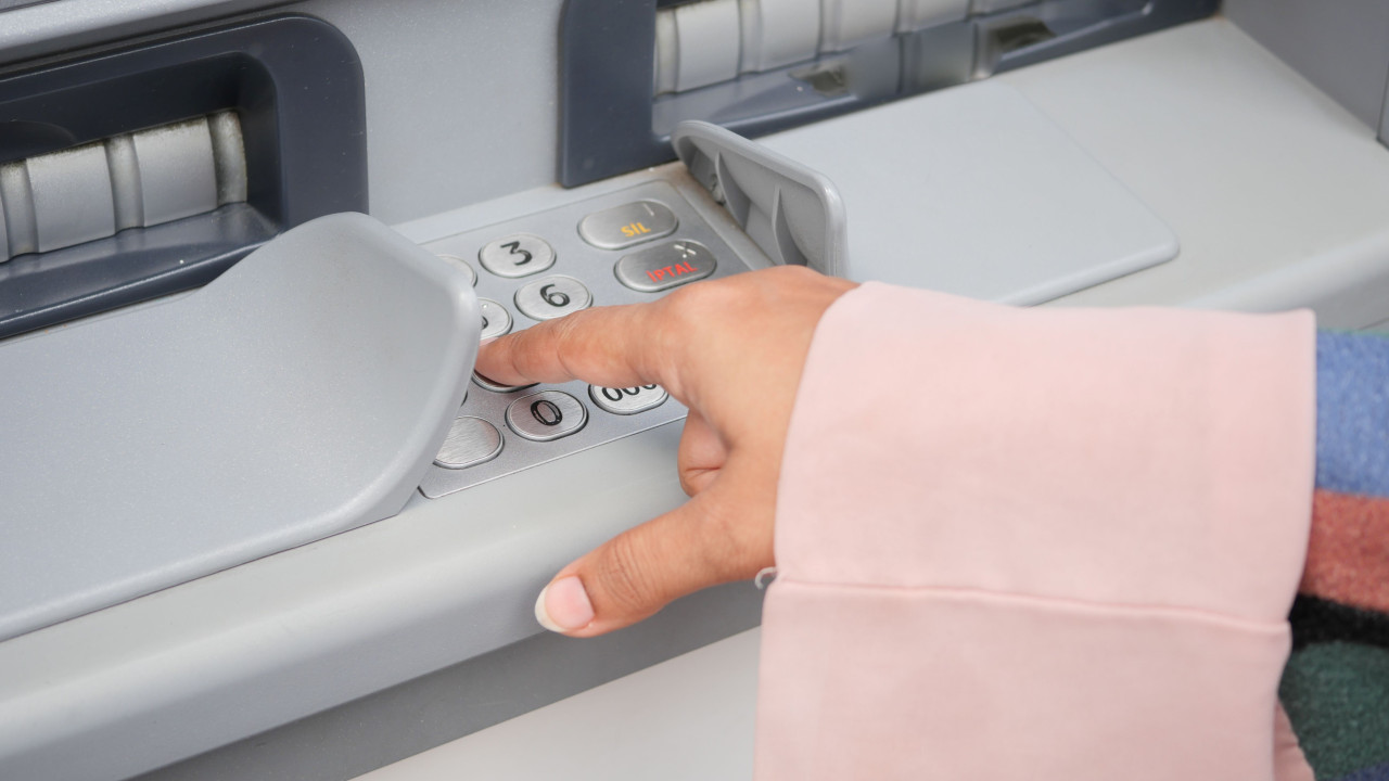 Co zrobić, gdy przelew trafi na zły numer konta? Sprawdź kroki!