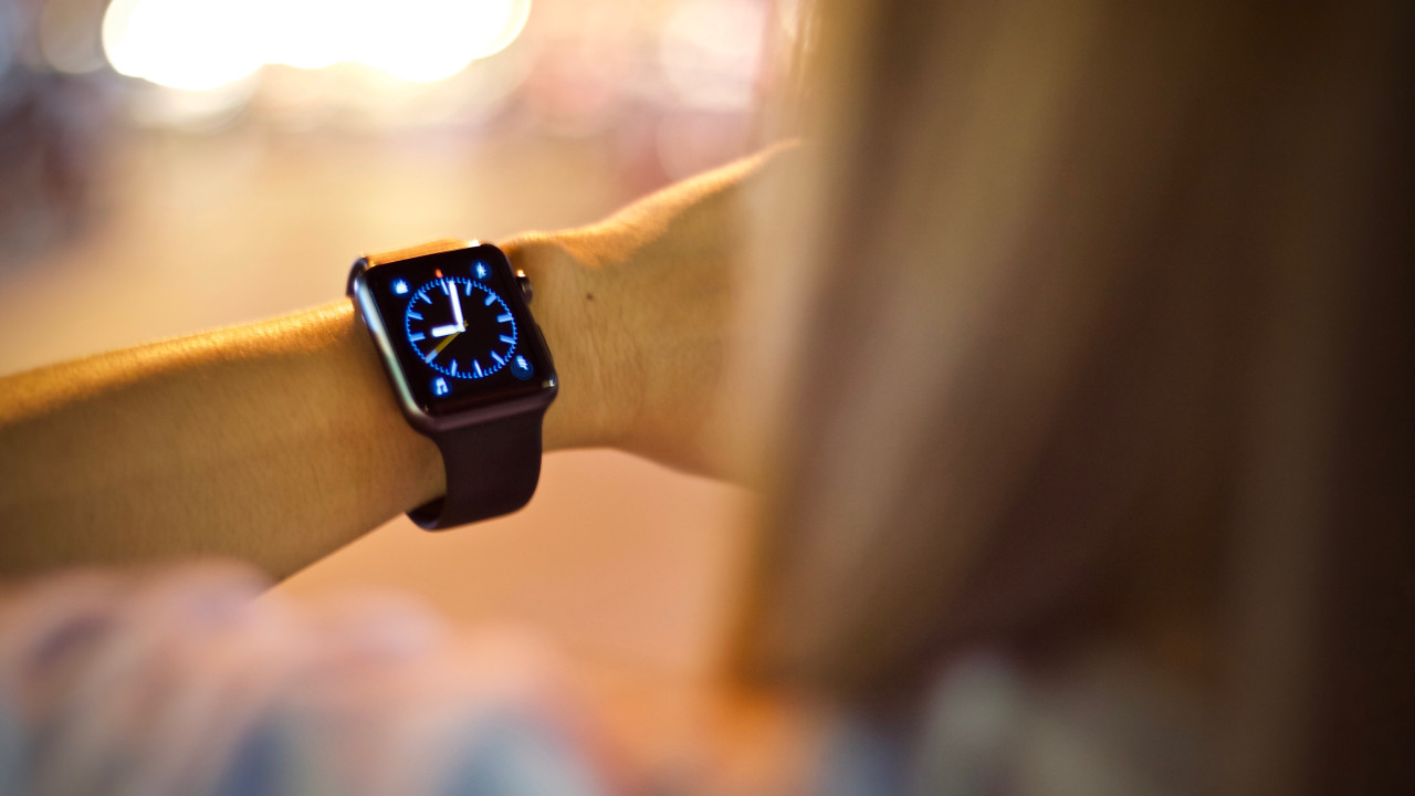 Huawei Band 10 w świetnej cenie - idealny do noszenia na co dzień