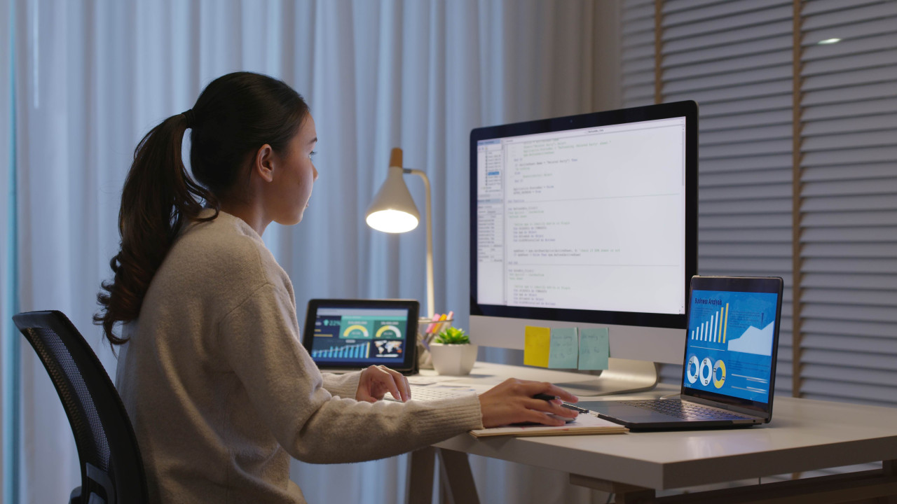 Jak pozbyć się Copilota, reklam i telemetrii w Windows 11