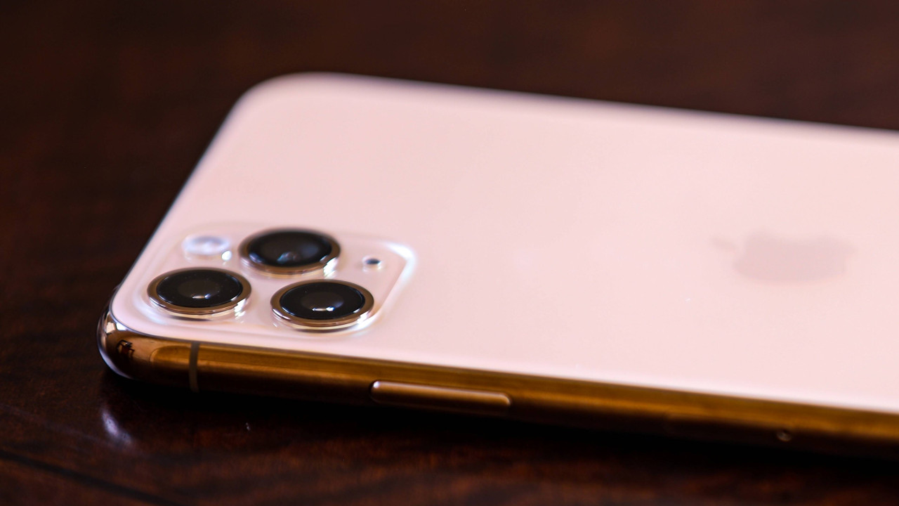 Nowy iPhone z komorą parową: ciągle się przegrzewa jak toster