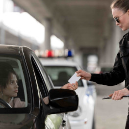 Czy policja może wlepić mandat 500 zł i 12 pkt za niewylegitymowanie?