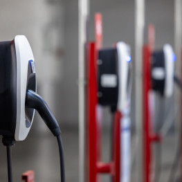 Wzrost kradzieży i aktów wandalizmu na stacjach ładowania w Polsce