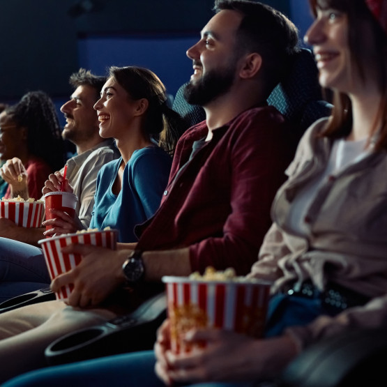 Oglądanie filmu w kinie